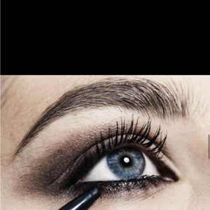 Eyeliner and ultra long mascara that gives a false lashes. Look brand new